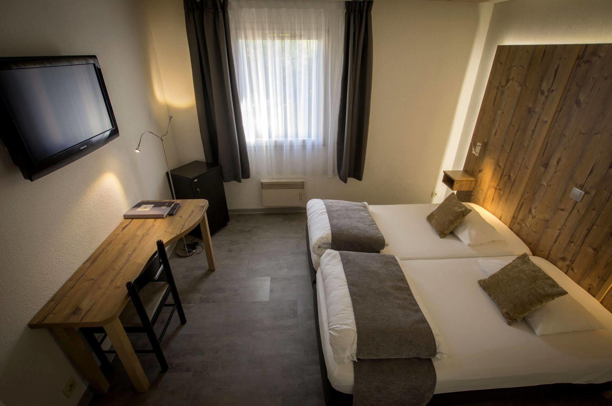 Logis Hotel Des Cepages Arbois Buitenkant foto