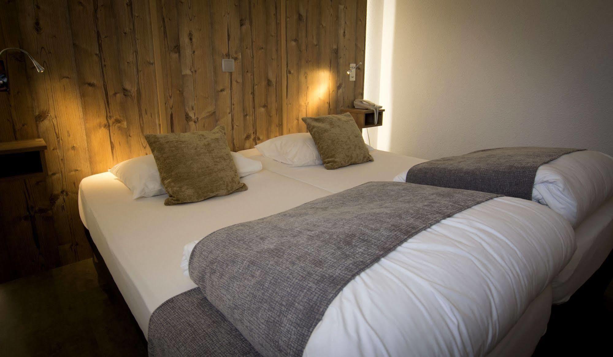 Logis Hotel Des Cepages Arbois Buitenkant foto